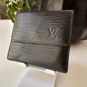 EUC Louis Vuitton Epi Malletier Wallet